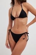 NA-KD Swimwear Bikinitrosa med knytband - Black