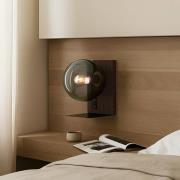 Lucande vägglampa Veloura, höjd 30 cm, glas, trä, USB