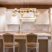 Globo Hänglampa Riha, längd 86 cm, mässingsfärgad, bärnsten, 9 lampor.