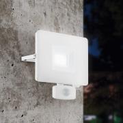 EGLO Utomhus LED-spot Faedo 3 med sensor, vit, 30 W