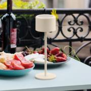 FH Lighting LED-batteridriven bordslampa Juna, sandbeige Höjd 25 cm Me...