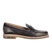Golden Goose Svarta platta skor i läder med vintage-finish Black, Dam
