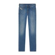 Diesel Slim-fit Jeans - D-Yennox Uppgradera din denimkollektion med de...