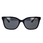 Vogue Stiliga solglasögon med mörkgråa linser Black, Dam
