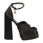 Versace Svarta Sandaler med Guld Detalj Black, Dam