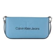Calvin Klein Jeans Axelväska i konstläder med präglat logotyp Blue, Da...