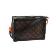 Louis Vuitton Vintage Pre-owned Belagd canvas axelremsvskor Brown, Dam