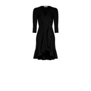 Rinascimento Kort klänning med volanger, V-ringning, asymmetrisk Black...