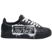 Versace Jeans Couture Svarta Fondo Court Sneakers med Inskrift Black, ...