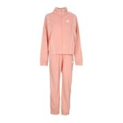 Nike Essential Tracksuit Set i Madder Root/Vit Pink, Dam