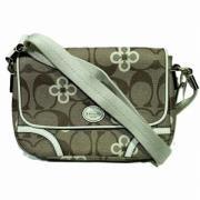 Coach Pre-owned Pre-owned Belagd canvas axelremsvskor Green, Dam