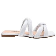 Janet & Janet Ariana Vita Sandaler White, Dam