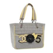 Chanel Vintage Pre-owned Canvas chanel-vskor Gray, Dam