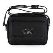 Calvin Klein Eko-läder Axelväska med Front Logo Plaque Black, Dam