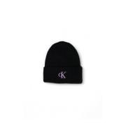 Calvin Klein Lila Ribbstickad Beanie Monogram Black, Dam