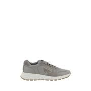 Prada Modernt Mocka Sneakers med Strukturerad Sula Gray, Herr