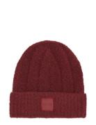 Modern Patch Chunky Beanie Burgundy Calvin Klein