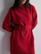 Only - Stickade klänningar - Chinese Red - Onlbella Ls Belt Dress Ex K...