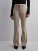 Only - Kostymbyxor - String - Onlpeach Mw Flared Pant Tlr Noos - Byxor...