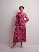 Cras - Midiklänningar - Pink Garden - Laracras Dress - Klänningar
