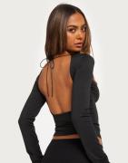 Nelly - Svart - Open Back Tie Top