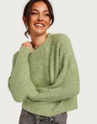 Pieces - Grön - Pcnatherine Ls O-Neck Knit Bc