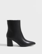 Nelly - Svart - Ankle Boot