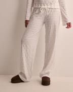 Nelly - Vit - Cute Broderie Chill Pants