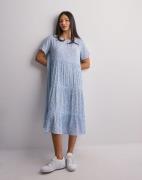 Only - Blommig - Onlmaya Life S/S Dress Wvn Noos