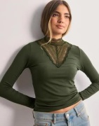 Only - Grön - Onltilde L/S High Neck Lace Top Jrs