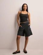 Vero Moda - Svart - Vmcharlotte Hw Pocket Shorts Wvn Ga