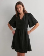 Selected Femme - Svart - Slfdahlia Ss Short Broderi Dress No