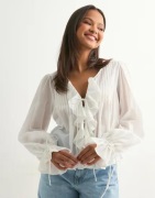 Nelly - Vit - Stunning Flounce Blouse