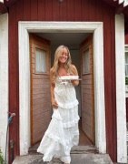 Nelly - Vit - Embroidered Dream Dress