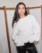 Nelly - Vit - Fuzzy Knit Sweater
