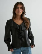 Vero Moda - Svart - Awbea Ls V-Neck Frill Blouse