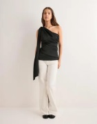 Malina - Svart - Nelly Draped One Shoulder Top