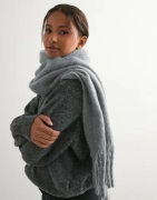 Nelly - Grå - Chunky Fuzzy Scarf