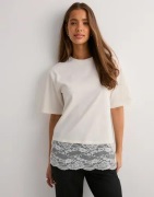 Nelly - Vit - Lace Detail Tee