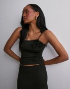 Nelly - Svart - Rose Strap Top