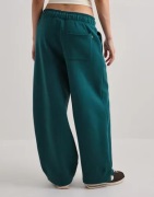 New Balance - Grön - Trackside Fleece Barrel Pant