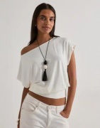 Nelly - Vit - Soft Hip Focus Top