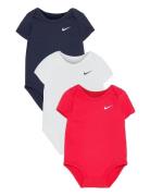 Nkb 3Pk Swoosh Bodysuit Bodies Short-sleeved Multi/patterned Nike