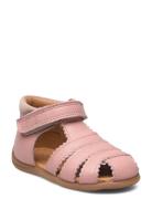 Pom Pom Starters™ Scallop Velcro Sandal Rosa