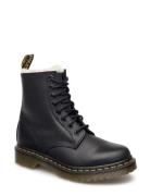 Dr. Martens 1460 Serena Black Burnished Wyoming Svart