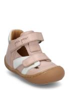 Pom Pom Walkers™ Velcro Sandal Rosa