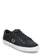 Fred Perry Baseline Suede Svart