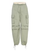 Monki Loose Nylon Cargo Trousers Grön